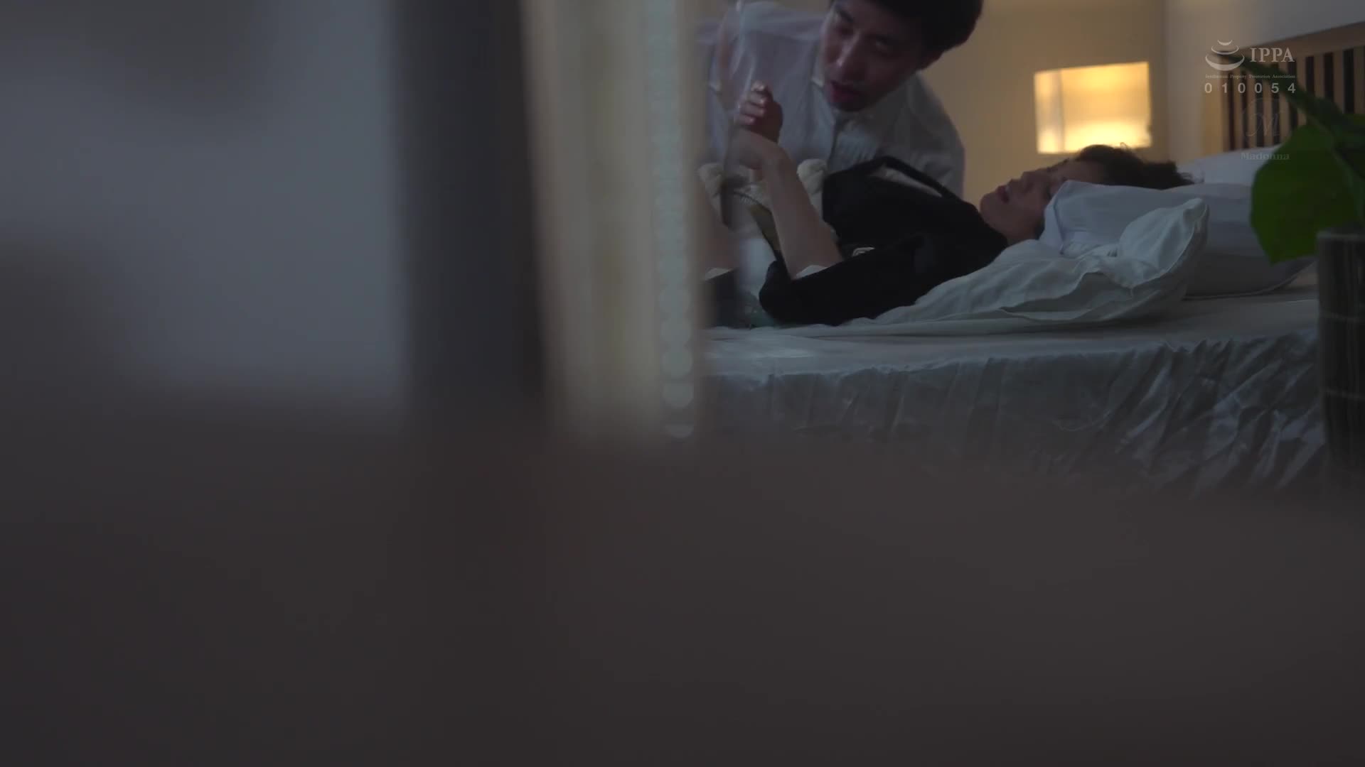 母亲目睹女儿幸福的婚礼，却在宴会上被女婿性侵的母亲 星冬香 - AV大平台-中文字幕,成人影片,AV,国产,线上看