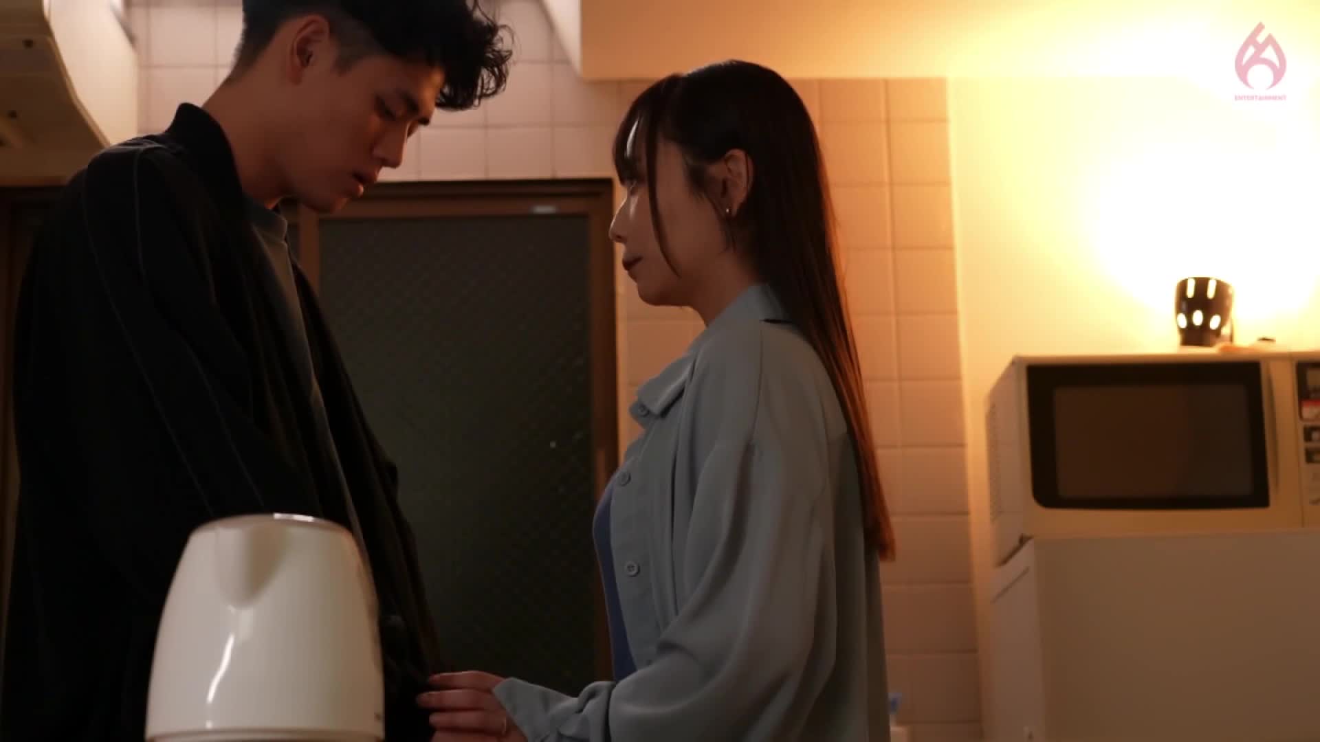 总是美丽可爱的隔壁年轻妻子，白天是天使，晚上却淫乱！听到隔壁传来的呻吟声让我不断勃起，某天表达了我的思念后，丈夫出差期间她总是在我房间里疯狂做爱！笹仓杏 - AV大平台-中文字幕,成人影片,AV,国产,线上看
