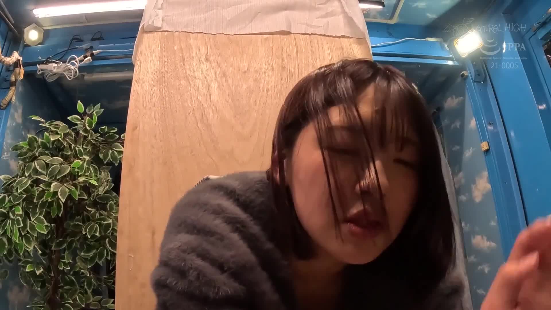 魔法镜号轻松演出AV！如果不拍摄脸...用屁股板从后面潮吹高潮！打破只承诺屁股摩擦的约定，意外插入！在男朋友面前被别人的鸡巴插入，无法抗拒的快感让欲求不满的巨尻女友允许内射。 - AV大平台-中文字幕,成人影片,AV,国产,线上看
