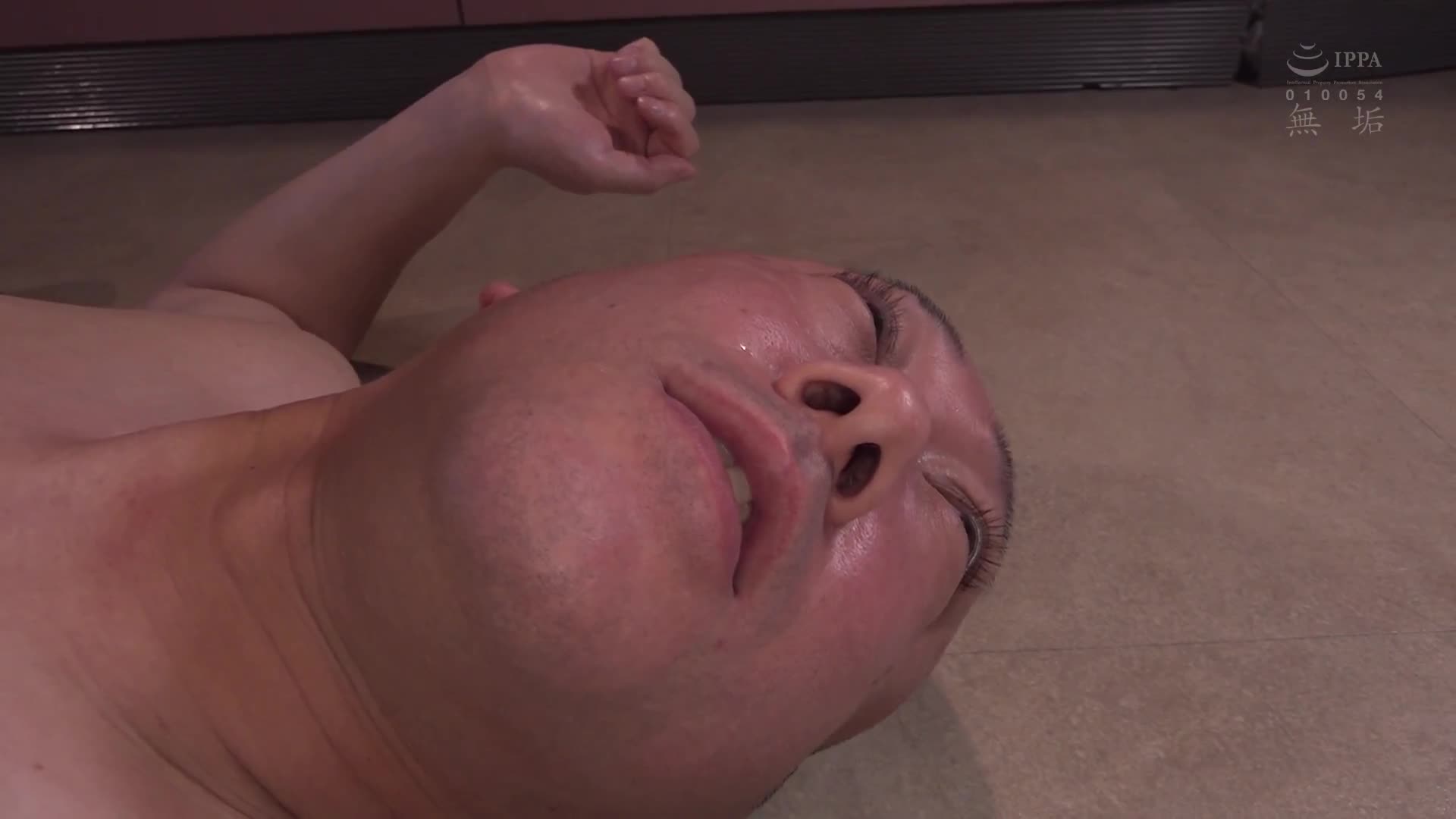 生意气护士学生被迫对令人讨厌的中年男子展开舌吻训练：仓本蓳 - AV大平台-中文字幕,成人影片,AV,国产,线上看