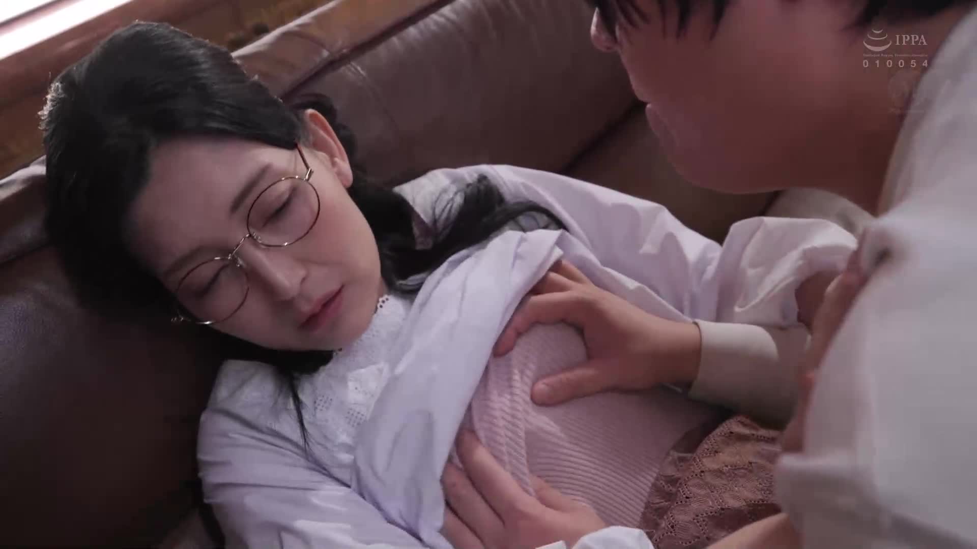 [AI解码版]只能用母亲穿着满是精液的内裤来性交的我，母亲每天都用大屁股和阴道为我处理性欲。以为是缪异人之物的华丽内衣，原来是母亲的生内裤！ ！ - AV大平台-中文字幕,成人影片,AV,国产,线上看
