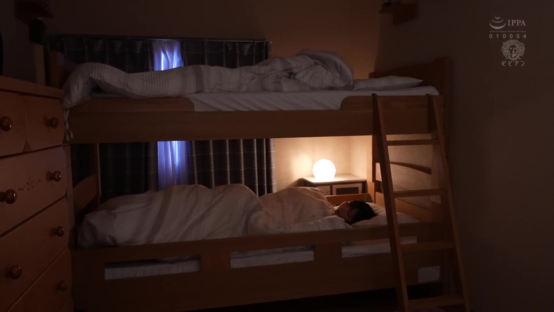 思乡的女同志：在女子宿舍中，忘却孤独之苦，沉醉于母控少女南日菜乃和望月蕾的同性恋快乐 - AV大平台-中文字幕,成人影片,AV,国产,线上看