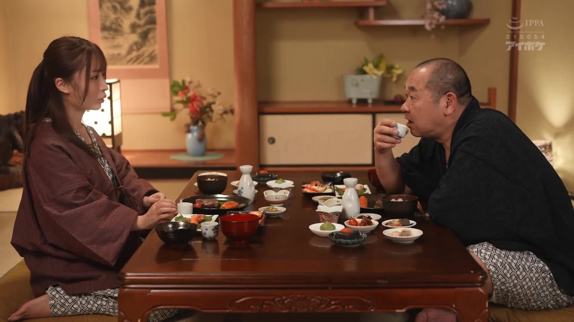[AI解码版]在拍摄地的温泉旅馆里，与讨厌的制作人意外地住在同一间房间里…被丑陋的中年大叔的性欲龟头不断地折磨，温柔天气的姐姐花咲澪已经堕落多次被操纵。 - AV大平台-中文字幕,成人影片,AV,国产,线上看
