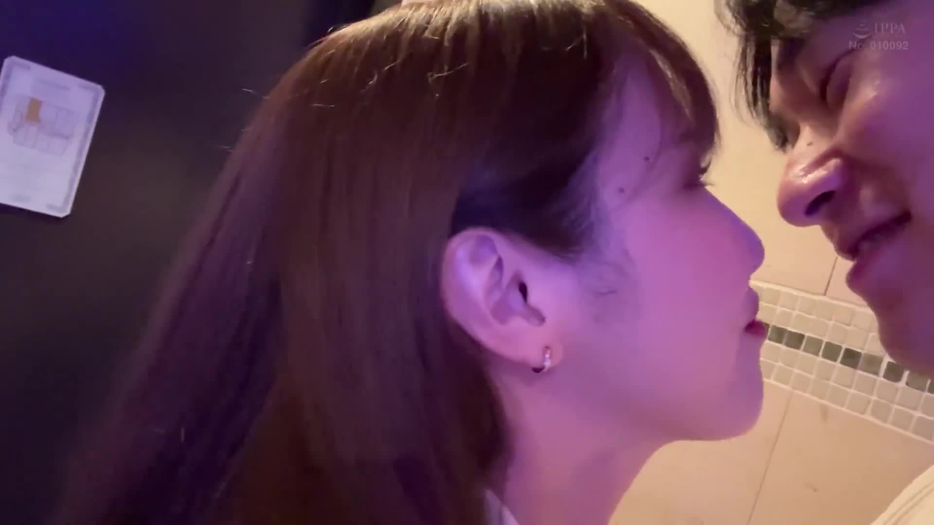 不想在家潮吹，想在情侣旅馆尽情潮吹！人妻情娃友田彩也香，夜晚至早晨的一泊两日甜蜜不伦约会 - AV大平台-中文字幕,成人影片,AV,国产,线上看