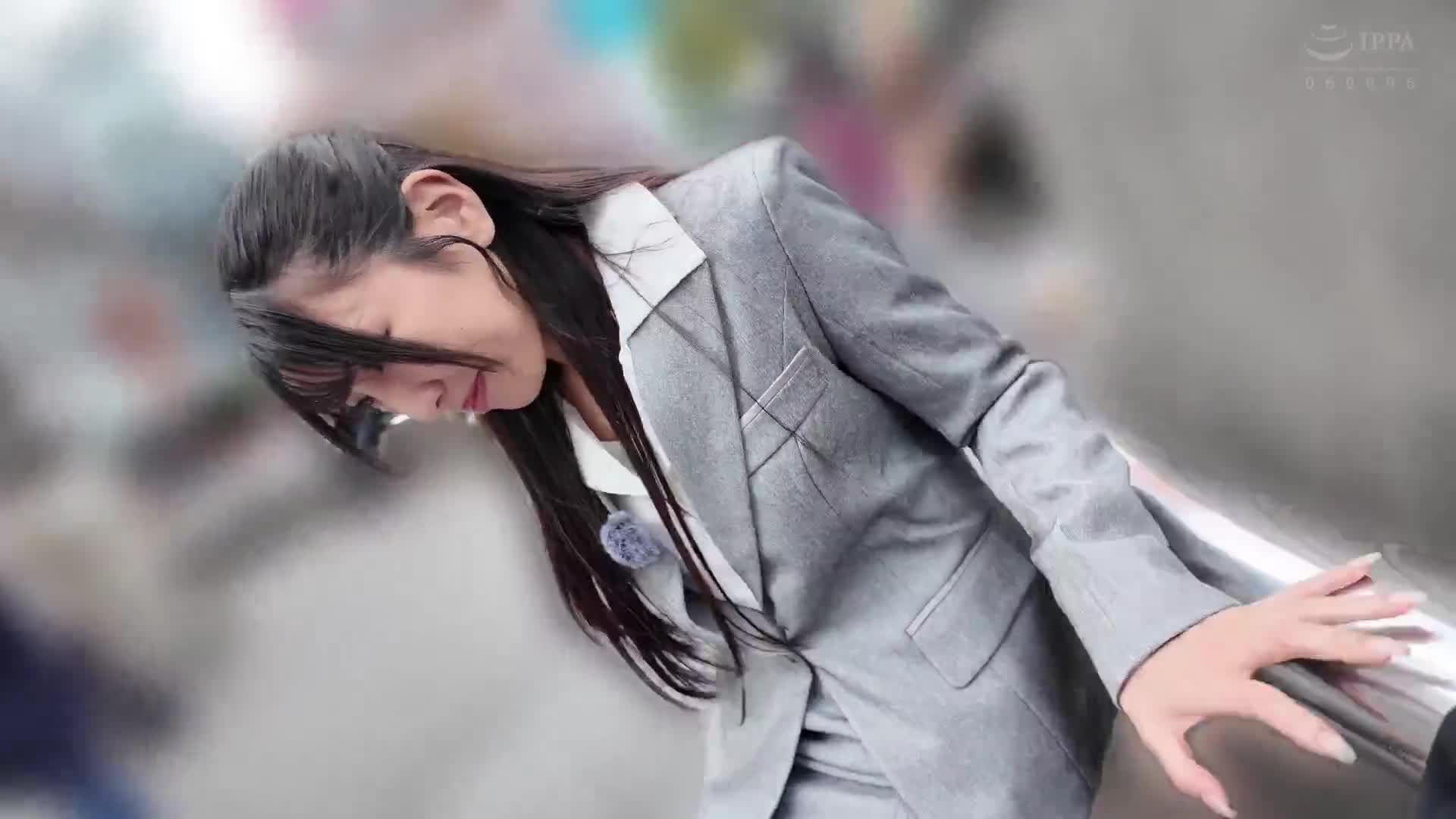 素人美少女和遥控震动器的散步 - 黑色丝袜敏感事业女性篇 -「我已经无法忍受了...//」在人潮中，黑色丝袜美腿不停颤抖地高潮！在人生中第一次羞耻游戏中意外地打开了色情开关！在车上勇敢地自慰！最后在酒店里... - AV大平台-中文字幕,成人影片,AV,国产,线上看