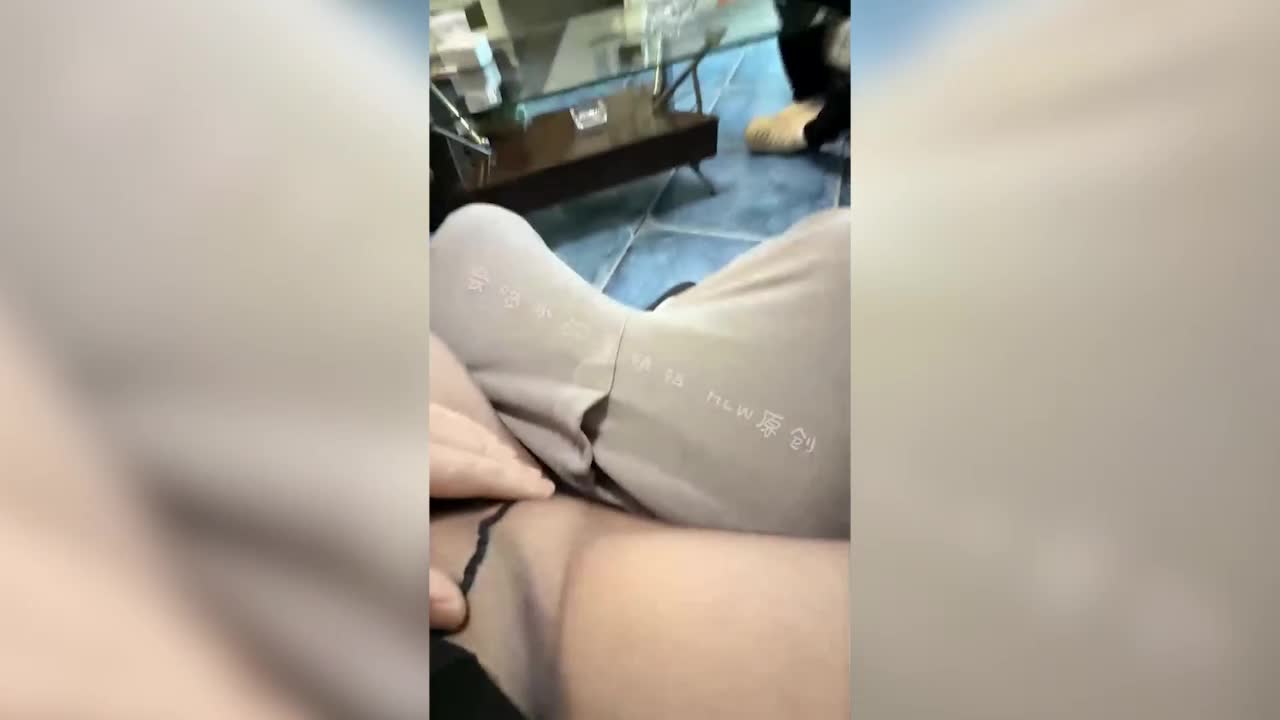 【会喷水的亲姐姐】让姐姐体验当外卖员送逼上门的一天，葫芦娃粉丝兄弟出价5000块只为亲眼见证姐姐喷水 - AV大平台-中文字幕,成人影片,AV,国产,线上看