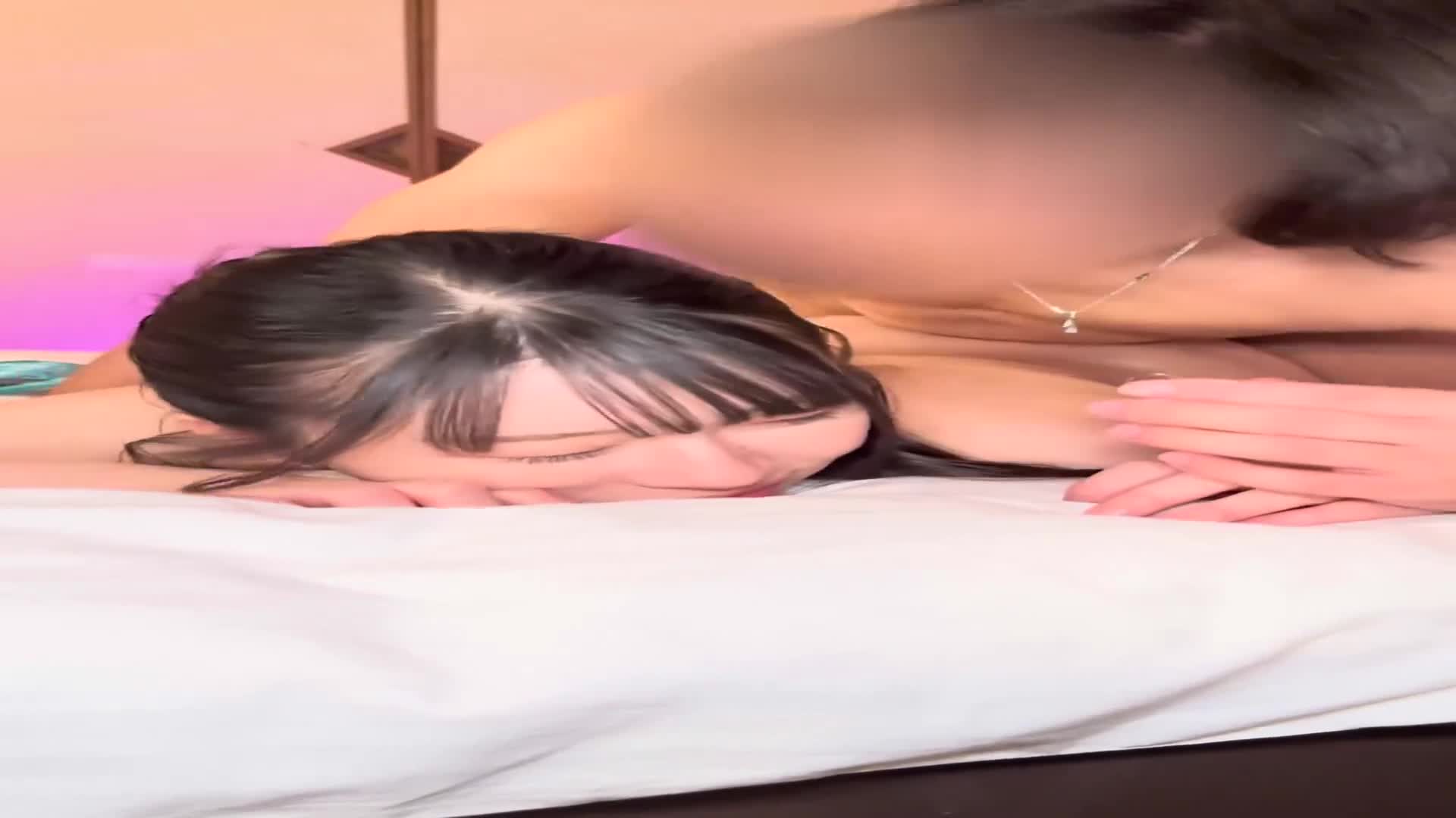 「坏事不只是我一个」- 起初只是想报复丈夫，不过不知不觉中她已经迷恋起这根鸡巴，疯狂摆动腰部大声呻吟的妻子。饱满的肛门摇曳不定，毫不留情地射在被丈夫忽略的荒废的穴儿里。 - AV大平台-中文字幕,成人影片,AV,国产,线上看