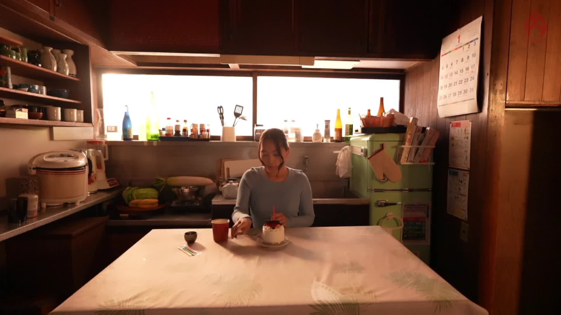 厨房是嫁妳的圣域：一名人妻在丈夫不在时发生家庭内不伦的故事 雨村梨花 - AV大平台-中文字幕,成人影片,AV,国产,线上看
