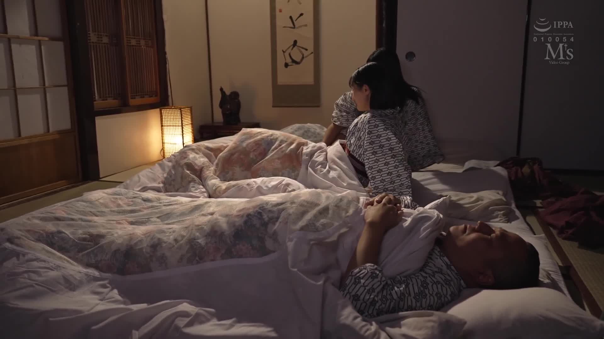 合宿先的旅馆里，两个变态的学生痴女我，让我在不能发出声音的情况下被逼迫延迟射精，是最让人羞耻的高潮 坏掉的性欲 谷村凪咲 青叶春 - AV大平台-中文字幕,成人影片,AV,国产,线上看