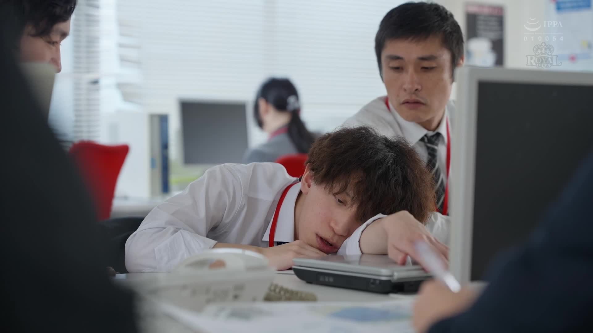 醒来后发现同事女同事只穿内衣在房间里！ 她平常总是嘴硬冷淡，但现在却撒娇过来了… 七海那美 - AV大平台-中文字幕,成人影片,AV,国产,线上看