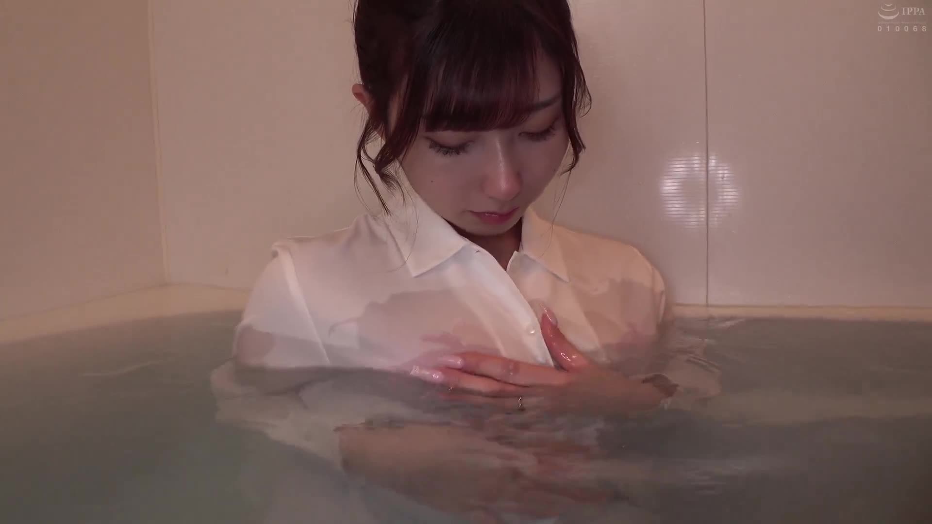 公司和家庭，旁边是结婚的丈夫，穿着裤袜的美腿人妻女上司OL秘密地被中出榨取的 逢泽美优 - AV大平台-中文字幕,成人影片,AV,国产,线上看
