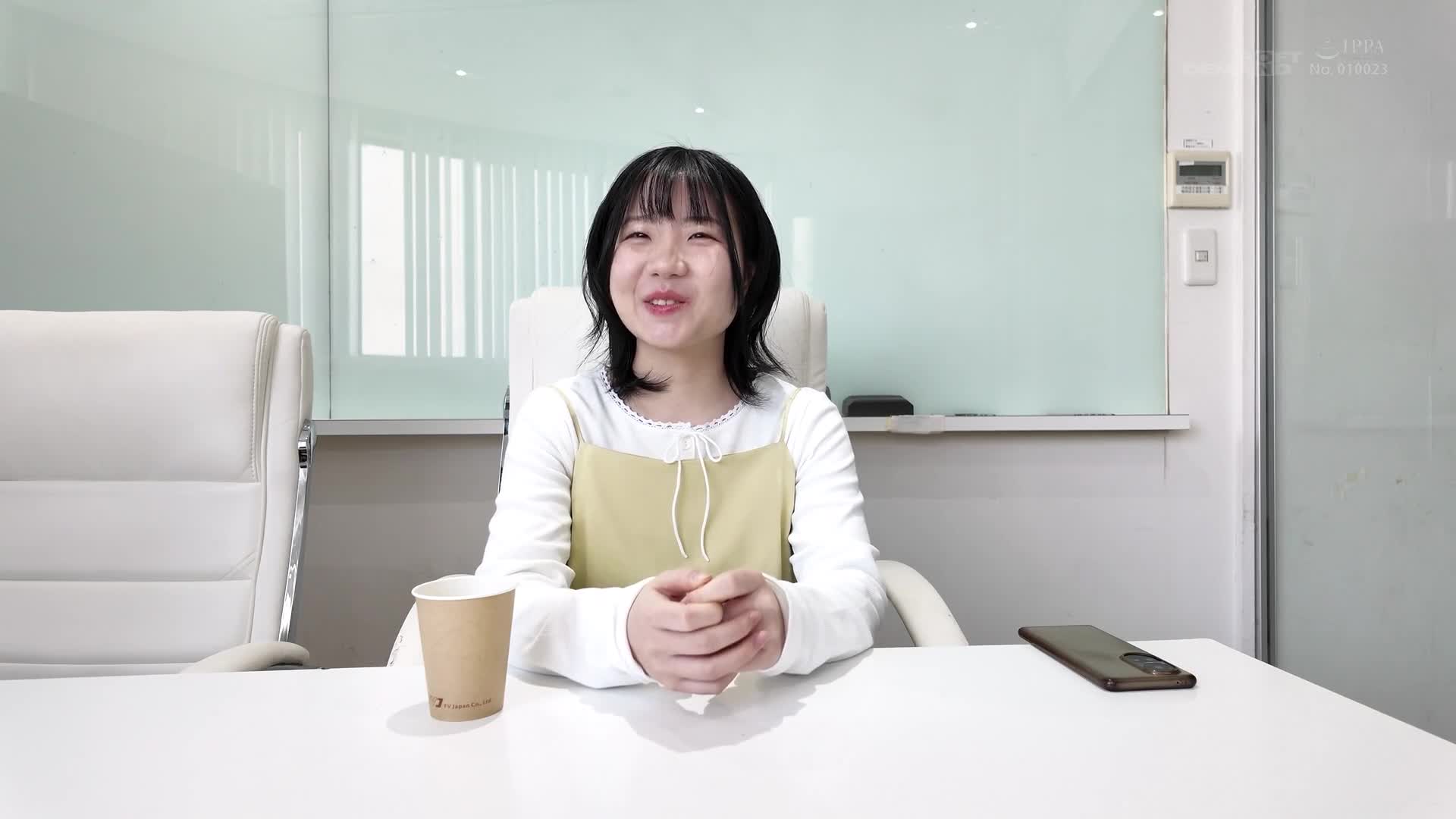 仍未谈过恋爱的处女汤浅紬（20岁）,是班上唯一不怯场可直率交谈的,没有化妆的二次元色情爱好女宅。这样的她在东京AV出道。 - AV大平台-中文字幕,成人影片,AV,国产,线上看